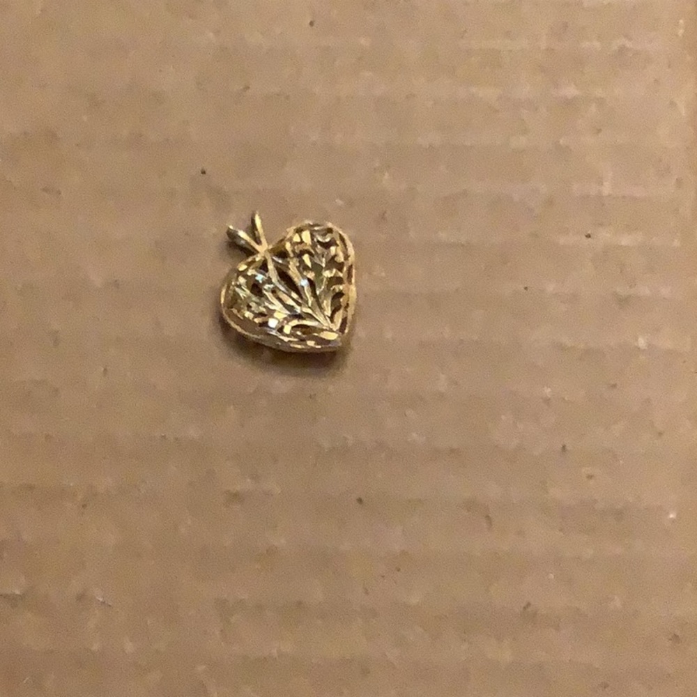 Heart charm, 14 carat.